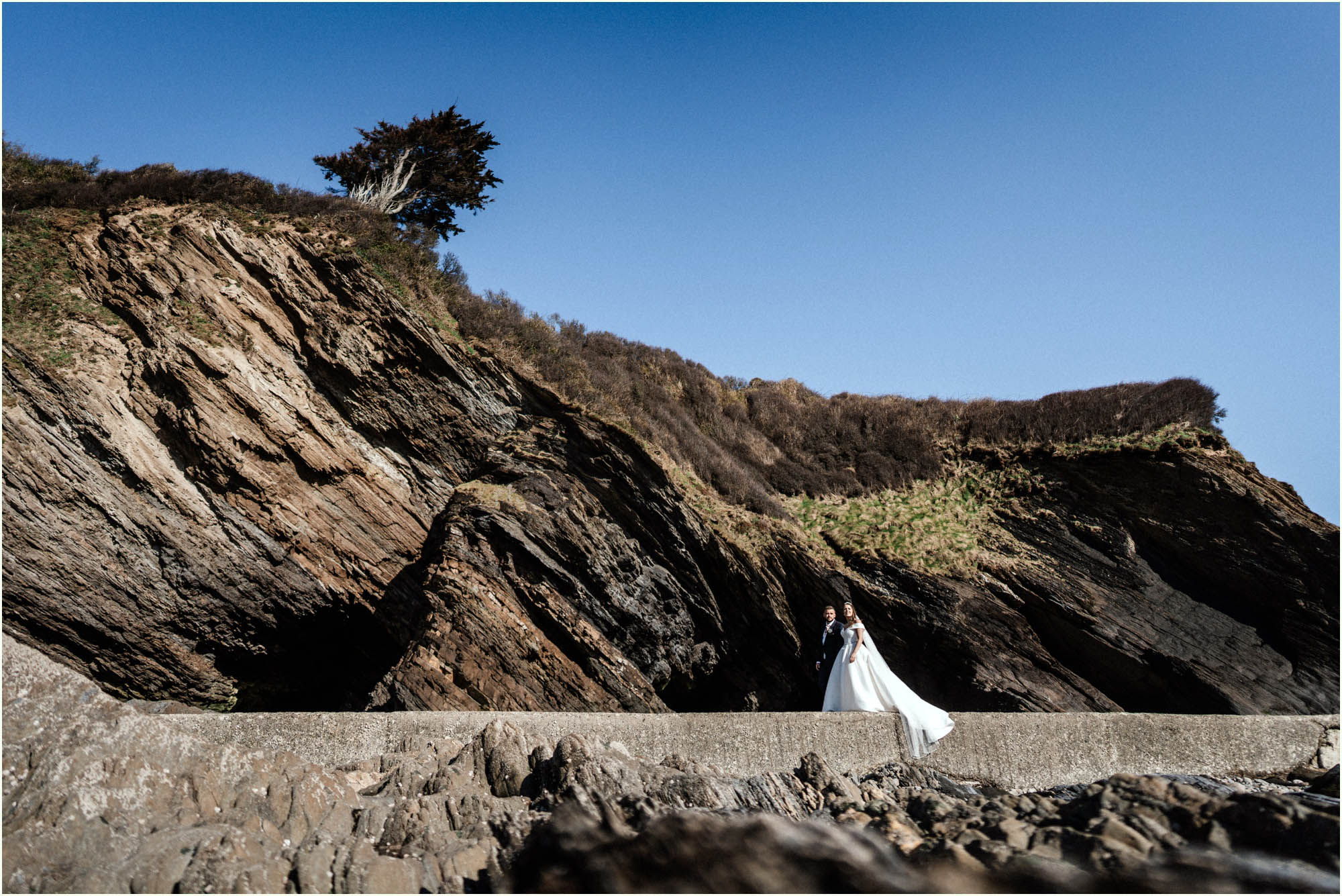 Adam and Abbie's Sandy Cove wedding in Devon with an outdoor ceremony and elegant summer styling in ivory and blush